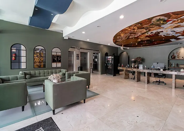 The Striped Loft Modern Elegance-centric Location Apartment